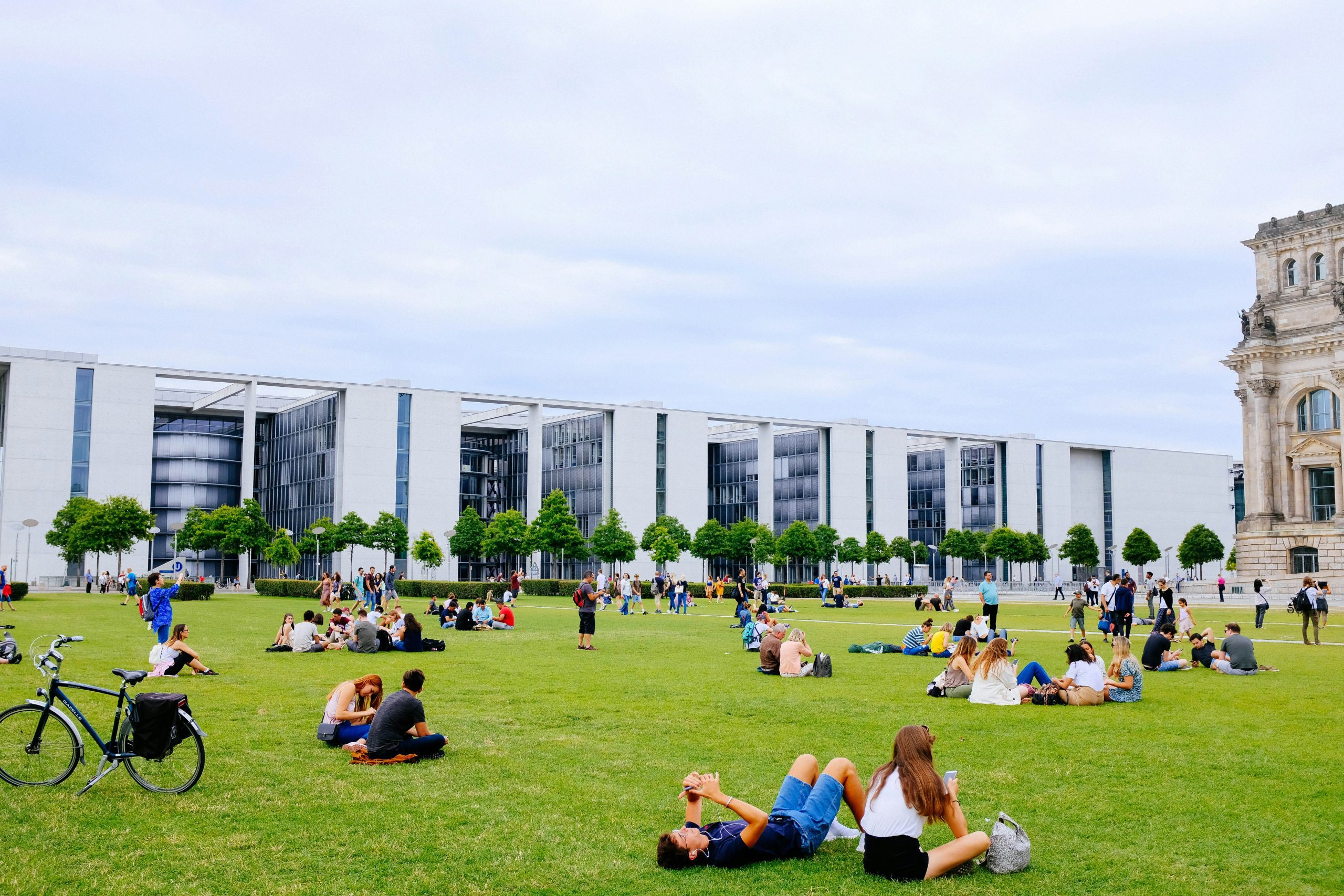 découvrez le campus idéal pour réaliser vos projets académiques et professionnels. un environnement propice à l'apprentissage et à l'épanouissement personnel.