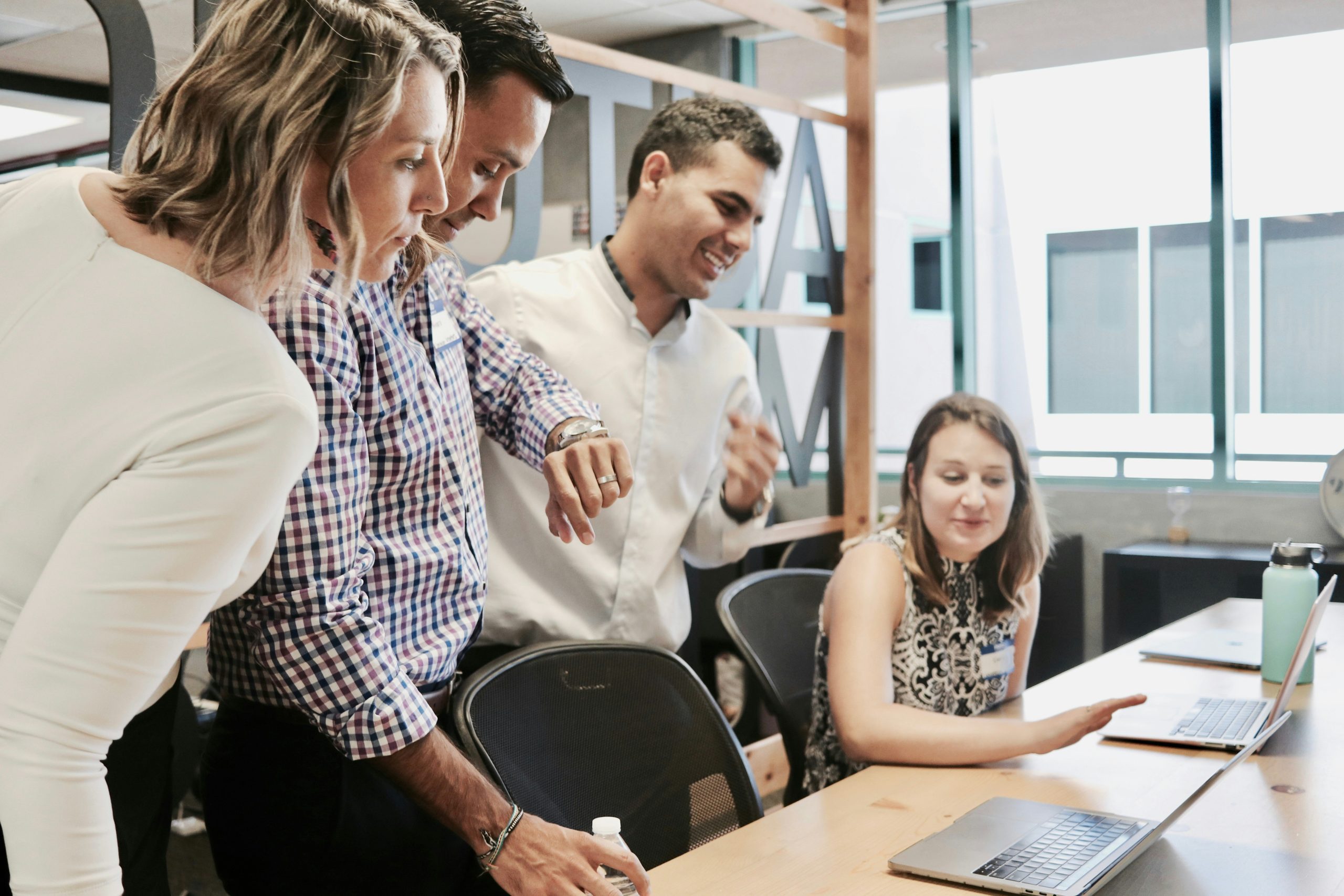 découvrez comment favoriser l'engagement des employés pour améliorer la productivité et la satisfaction au travail avec nos stratégies et conseils.